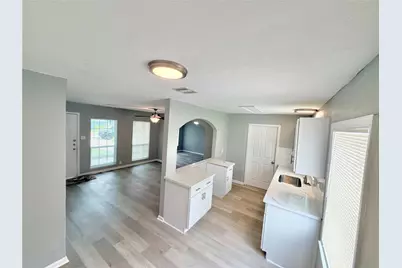 5715 Lakefield Drive, Houston, TX 77033 - Photo 5