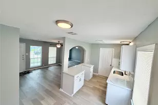 5715 Lakefield Dr, Houston, TX 77033 - Photo 5