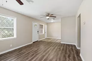 9242 Forest View St, Houston, TX 77078 - Photo 11