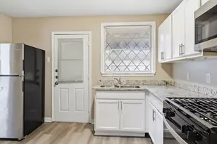 9242 Forest View St, Houston, TX 77078 - Photo 17