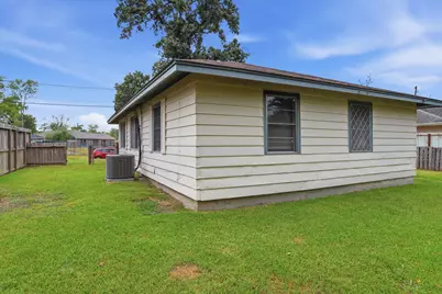 9242 Forest View Street, Houston, TX 77078 - Photo 35