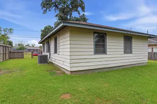 9242 Forest View St, Houston, TX 77078 - Photo 35