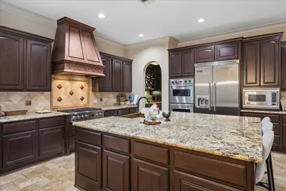 22 N Player Manor Circle, The Woodlands, TX 77382 - Photo 3