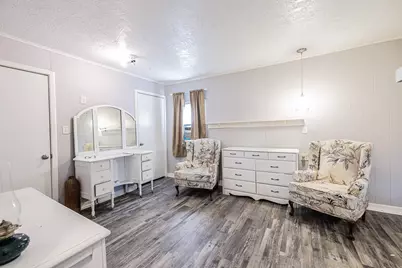 406 S Owensville Street, Franklin, TX 77856 - Photo 17