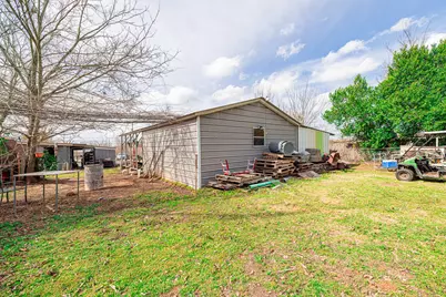 406 S Owensville Street, Franklin, TX 77856 - Photo 11