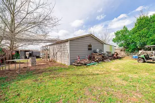 406 S Owensville St, Franklin, TX 77856 - Photo 11
