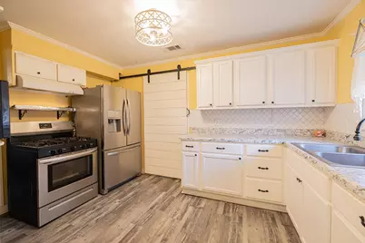 406 S Owensville Street, Franklin, TX 77856 - Photo 27