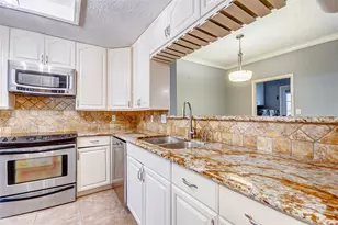 10716 Briar Forest Dr, Houston, TX 77042 - Photo 7