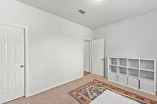 2340 N Amber Ruse Ct, Conroe, TX 77304 - Photo 9