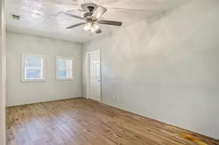 104 Bonita Ave, Galveston, TX 77550 - Photo 17