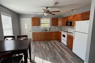 211 N Frances Ave, Shepherd, TX 77371 - Photo 3