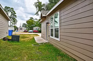11552 Persimmon St, Willis, TX 77318 - Photo 5
