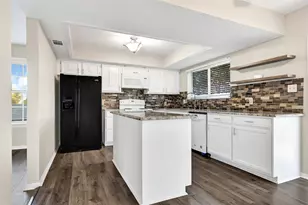 346 Lost Rock Dr, Houston, TX 77598 - Photo 9