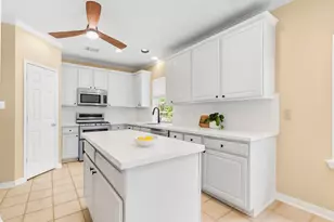 15242 Shapiro Springs Ln, Houston, TX 77095 - Photo 9