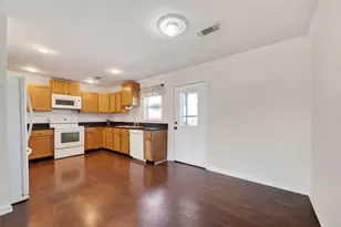 11 Highland Dr, Hitchcock, TX 77563 - Photo 5