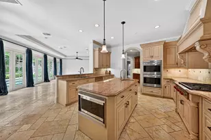 2400 Avalon Pl, Houston, TX 77019 - Photo 13