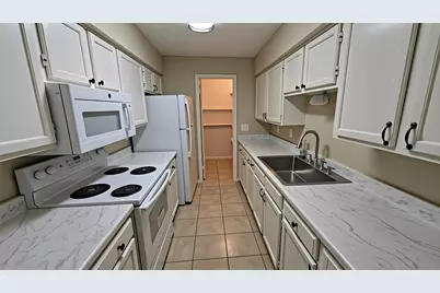 7400 Bellerive Drive #1204, Houston, TX 77036 - Photo 9