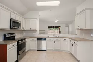 13410 Baron Hill Ln, Rosharon, TX 77583 - Photo 11