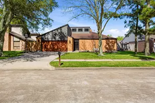 10711 Sageberry Dr, Houston, TX 77089 - Photo 3