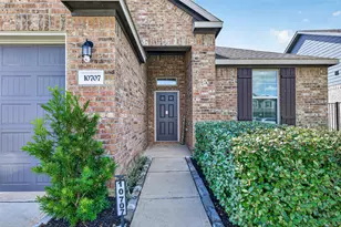 10707 Amador Peak Dr, Rosharon, TX 77583 - Photo 3