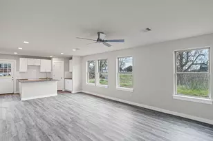 1010 4th St, Hempstead, TX 77445 - Photo 7