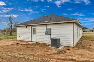 1010 4th St, Hempstead, TX 77445 - Photo 23