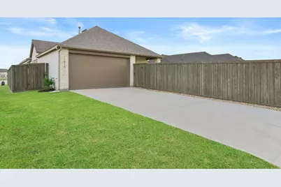 11915 S Pavillion Drive, Mont Belvieu, TX 77523 - Photo 39