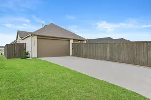 11915 S Pavillion Dr, Mont Belvieu, TX 77523 - Photo 39