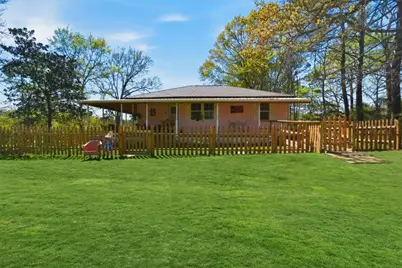 452 Ashley, Livingston, TX 77351 - Photo 17
