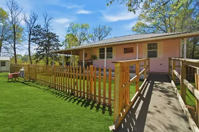 452 Ashley, Livingston, TX 77351 - Photo 3