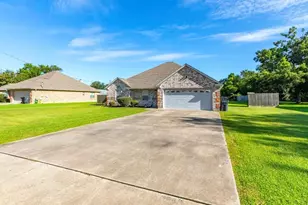 780 Sudduth Dr, Bridge City, TX 77611 - Photo 1