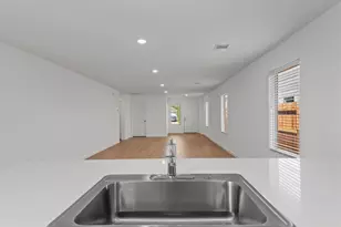 1525 San Sebastien Dr, Conroe, TX 77301 - Photo 9