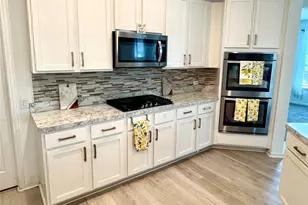 2635 Oakwood Blf Trl, Houston, TX 77038 - Photo 11