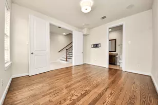 210 E 28th St, Houston, TX 77008 - Photo 9
