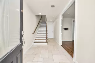210 E 28th St, Houston, TX 77008 - Photo 3
