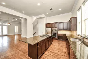 210 E 28th St, Houston, TX 77008 - Photo 13