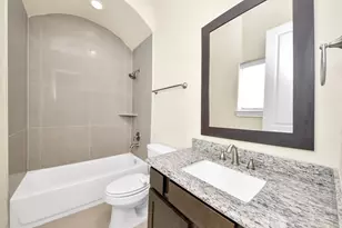 210 E 28th St, Houston, TX 77008 - Photo 23
