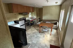 613 Troy St, Anahuac, TX 77514 - Photo 5