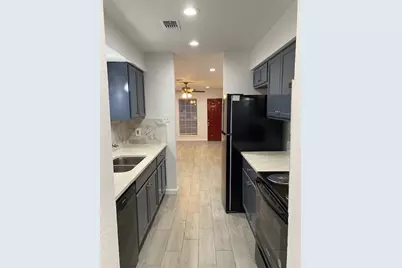 12728 Shannon Hills Drive, Houston, TX 77099 - Photo 11