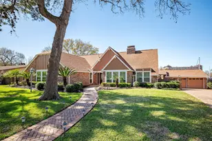 18510 Barbuda Ln, Houston, TX 77058 - Photo 3