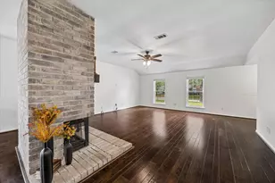 6 Cottage Grove Pl, The Woodlands, TX 77381 - Photo 5