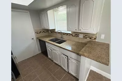 12127 Rhinebeck Drive, Houston, TX 77089 - Photo 15