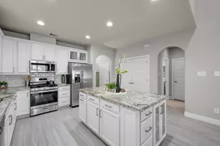 10 Canterborough Pl, Tomball, TX 77375 - Photo 9