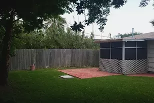 19 Lyncrest Dr, Galveston, TX 77550 - Photo 13