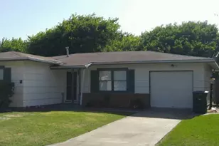 19 Lyncrest Dr, Galveston, TX 77550 - Photo 1