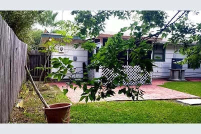 19 Lyncrest Drive, Galveston, TX 77550 - Photo 15