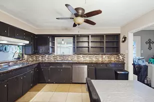 2104 French Pl, Baytown, TX 77520 - Photo 7
