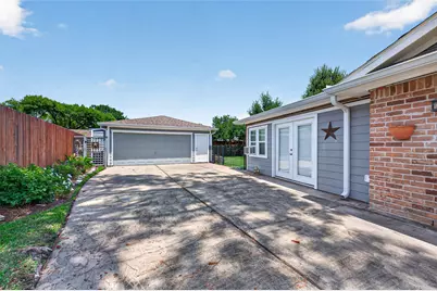 11818 Meadowdale Drive, Meadows Place, TX 77477 - Photo 37
