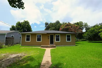 520 McKee Street, Clute, TX 77531 - Photo 1
