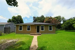 520 McKee St, Clute, TX 77531 - Photo 1